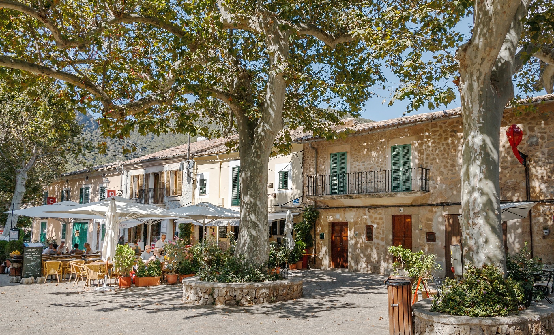 The magical connection between Majorca and artists